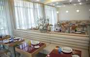 ร้านอาหาร 4 Hotel Remilia Ex Ramada Emilia