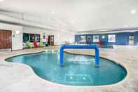Kolam Renang Comfort Suites At Par 4 Resort