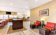 Lobi 4 Quality Inn & Suites Georgetown - Seaford