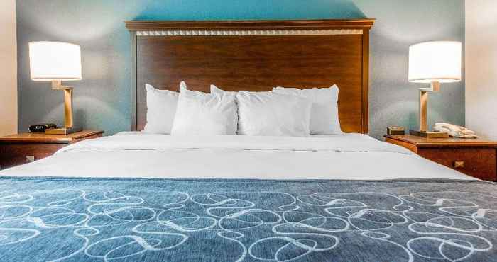 Kamar Tidur Comfort Suites East St. Louis