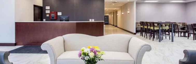 Lobby Days Inn and Suites by Wyndham Oxford