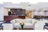 Lobby Days Inn and Suites by Wyndham Oxford