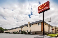 Exterior Econo Lodge Mississippi River area