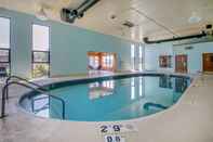 Swimming Pool Econo Lodge Wisconsin Rapids Area