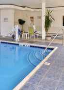 SWIMMING_POOL Quality Inn Brighto