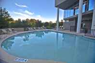 Swimming Pool Radisson Hotel Atlanta-Marietta