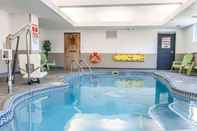 Swimming Pool Comfort Inn Madison