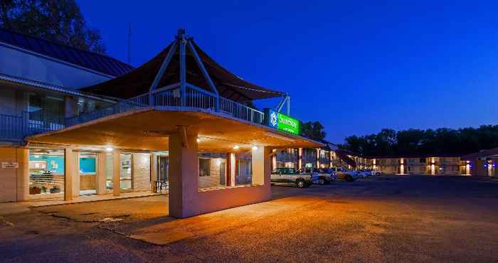 Exterior SureStay Hotel by Best Western Salina