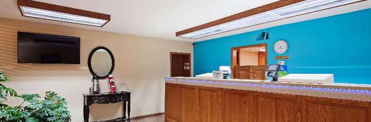 Lobi SureStay Hotel by Best Western Salina