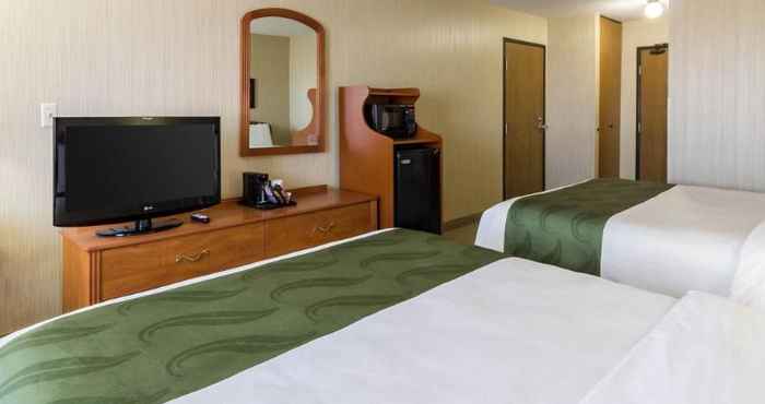 Bedroom Quality Inn Marshal