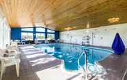 Swimming Pool 4 Quality Inn Marshal