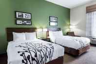 Kolam Renang Sleep Inn & Suites