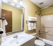 ห้องน้ำภายในห้อง 5 Comfort Inn Scottsbluff