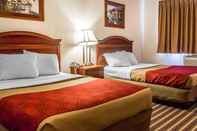 Phòng ngủ Econo Lodge Inn & Suites Warren