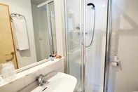 In-room Bathroom Hotel Miramar Badalona