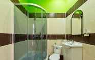 Toilet Kamar 3 Queen Apartments