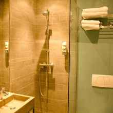 In-room Bathroom 4 Nl Hotel Museumplein