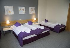 Bedroom 3 Capital Inn