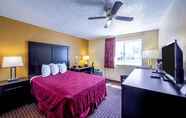 Bedroom 2 Rodeway Inn Monticello