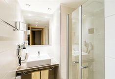 In-room Bathroom 4 Best Western Euro Hotel