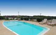 Swimming Pool 2 Comfort Inn Poplar Bluff North