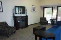 Common Space Comfort Inn Poplar Bluff North