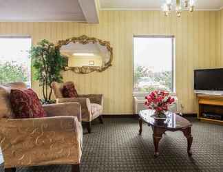 Lobby 2 Econo Lodge Inn & Suites Lugoff
