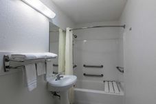 客房浴室 Econo Lodge