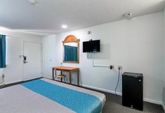 Bedroom 2 Econo Lodge