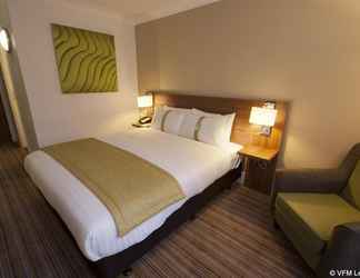 Bedroom 2 Holiday Inn Walsall M6 JCT 10