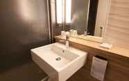 In-room Bathroom 4 Campanile Clermont Ferrand Sud - Aubières