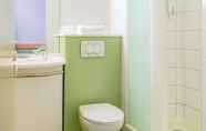 Toilet Kamar 5 ibis budget Nantes Ouest Saint Herblain Coueron