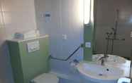 Toilet Kamar 3 ibis budget Nantes Ouest Saint Herblain Coueron