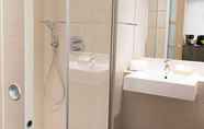 In-room Bathroom 2 Best Western Hotel Le Bordeaux Sud