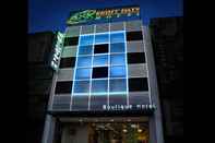 Exterior Eight Days Boutique Hotel Permas Jaya