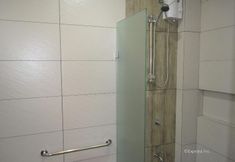 Bilik Mandi dalam Bilik 7 Lally And Abet Beach Cottages