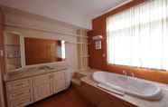 Toilet Kamar 4 Silver Creek City Resort