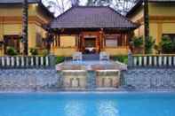 Kolam Renang Raffles Holiday Hotel