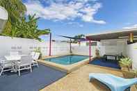 สระว่ายน้ำ Townsville Holiday Apartments