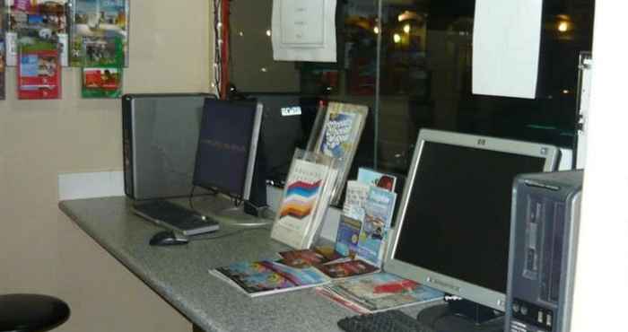 Lobby Adelaide Motel  Backpackers