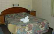 Bedroom 4 Adelaide Motel  Backpackers