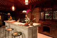 บาร์ คาเฟ่ และเลานจ์ Pradha Guest House  Restaurant