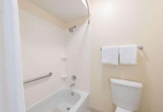 客室内バスルーム 7 Hawthorn Suites By Wyndham Fort Worth/Medical Cent