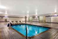 Swimming Pool La Quinta Inn Suites Emporia