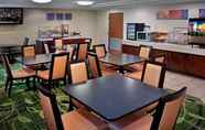 Restaurant 4 Fairfield Inn Milford