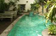 Kolam Renang 6 Serene Bangkok Bed  Breakfast