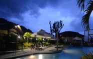 Kolam Renang 3 Kahuna Beach Resort and Spa