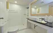 In-room Bathroom 7 Get Sleep Bangkok Surawongse (La Residence)