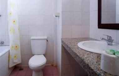 Toilet Kamar 2 Dayu Beach Inn