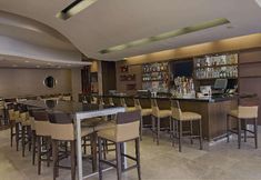 Bar, Kafe dan Lounge 2 Embassy Suites Elizabeth Newark Airport